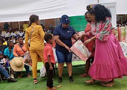 Moses Kotane Community Center and Armscor visited the Botlhale Primary School in the village and to donate 277 school shoes and socks to learners.
